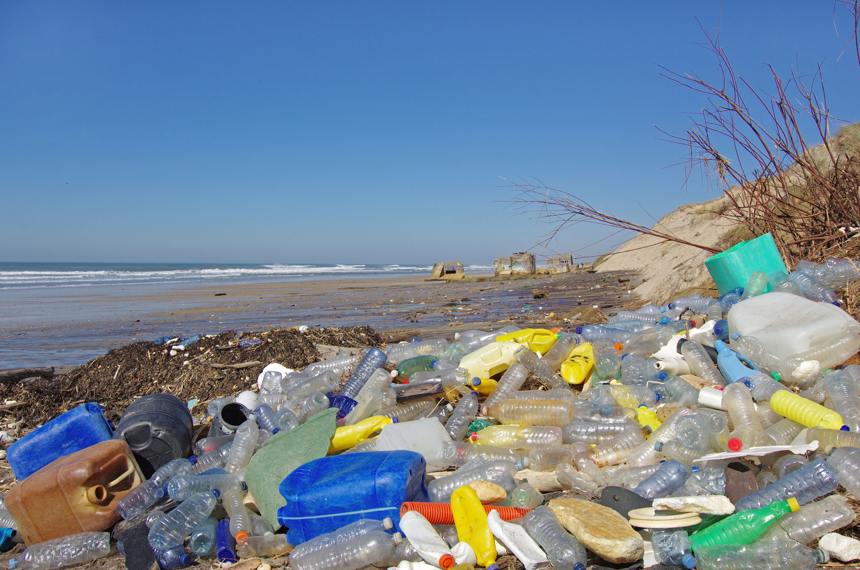 Rifiuti-in-spiaggia.jpg