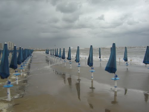 maltempo-ombrelloni.jpg
